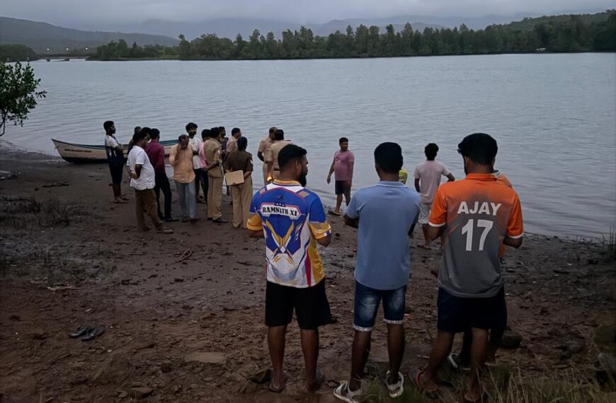 ಗಣಪತಿ ಮಂಟಪ ತರಲು ಹೋದ ವೇಳೆ ದೋಣಿ ಮುಗುಚಿ ಸಾವು