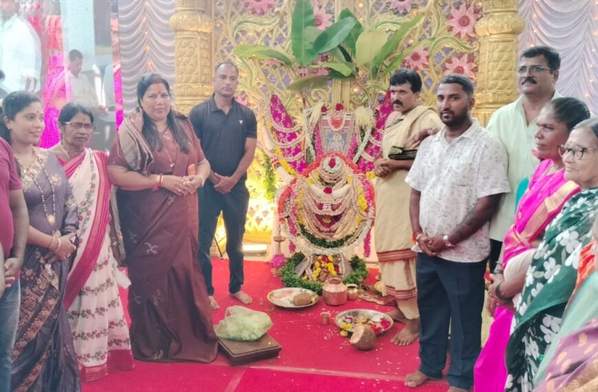 ಕಾರವಾರ ಮೀನು ಮಾರುಕಟ್ಟೆಯಲ್ಲಿ ಸತ್ಯನಾರಾಯಣ ಪೂಜೆ